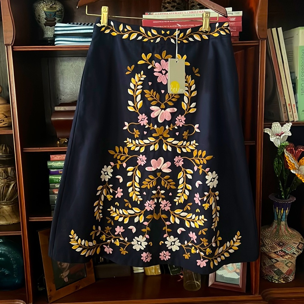 Boden Glorious British Style  embroidered skirt 4